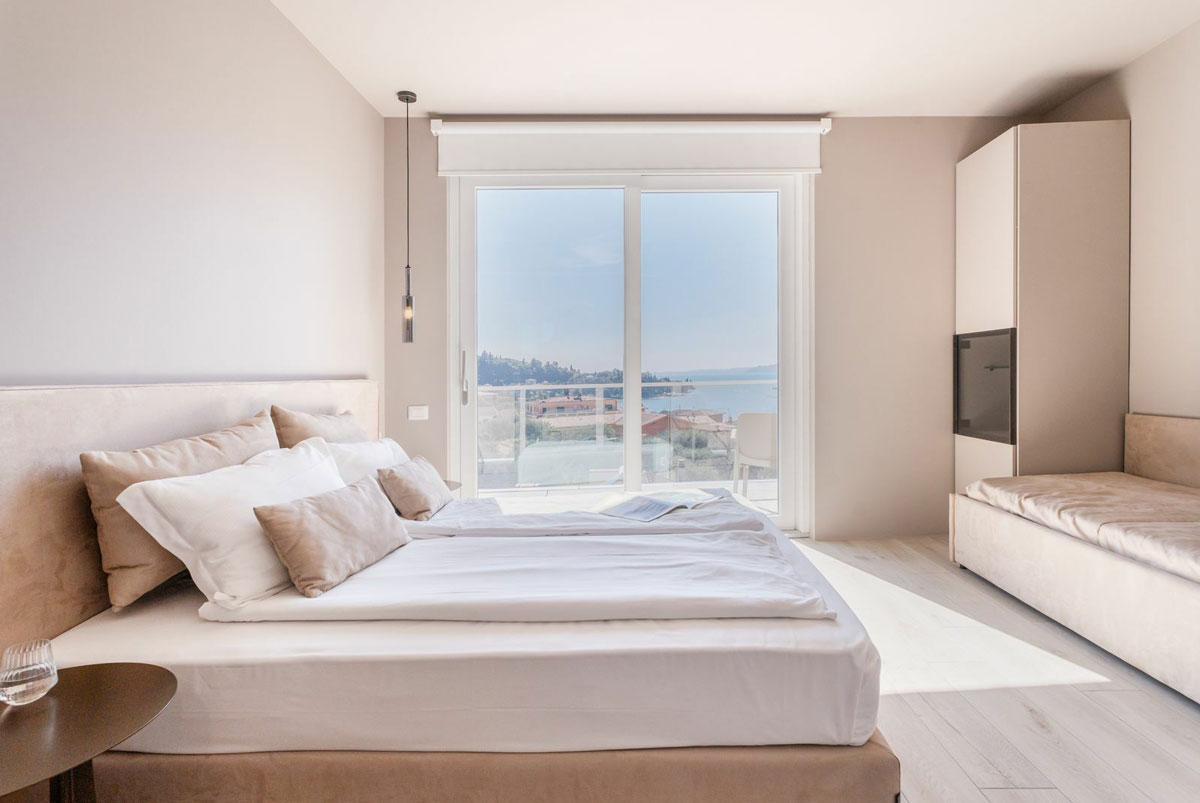 diana_malcesine_junior_suite_balcone_vista_lago.jpg