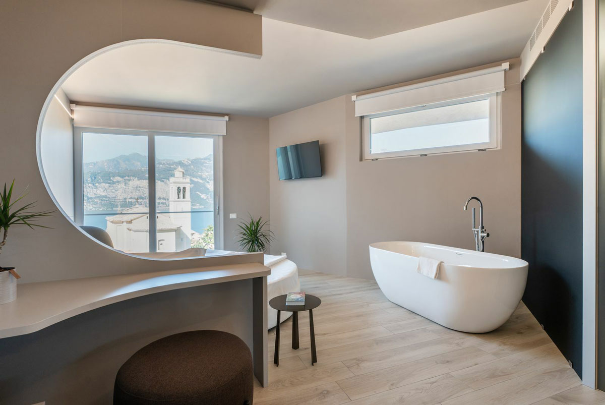 diana_malcesine_junior_suite_superior_balcone_vista_lago.jpg
