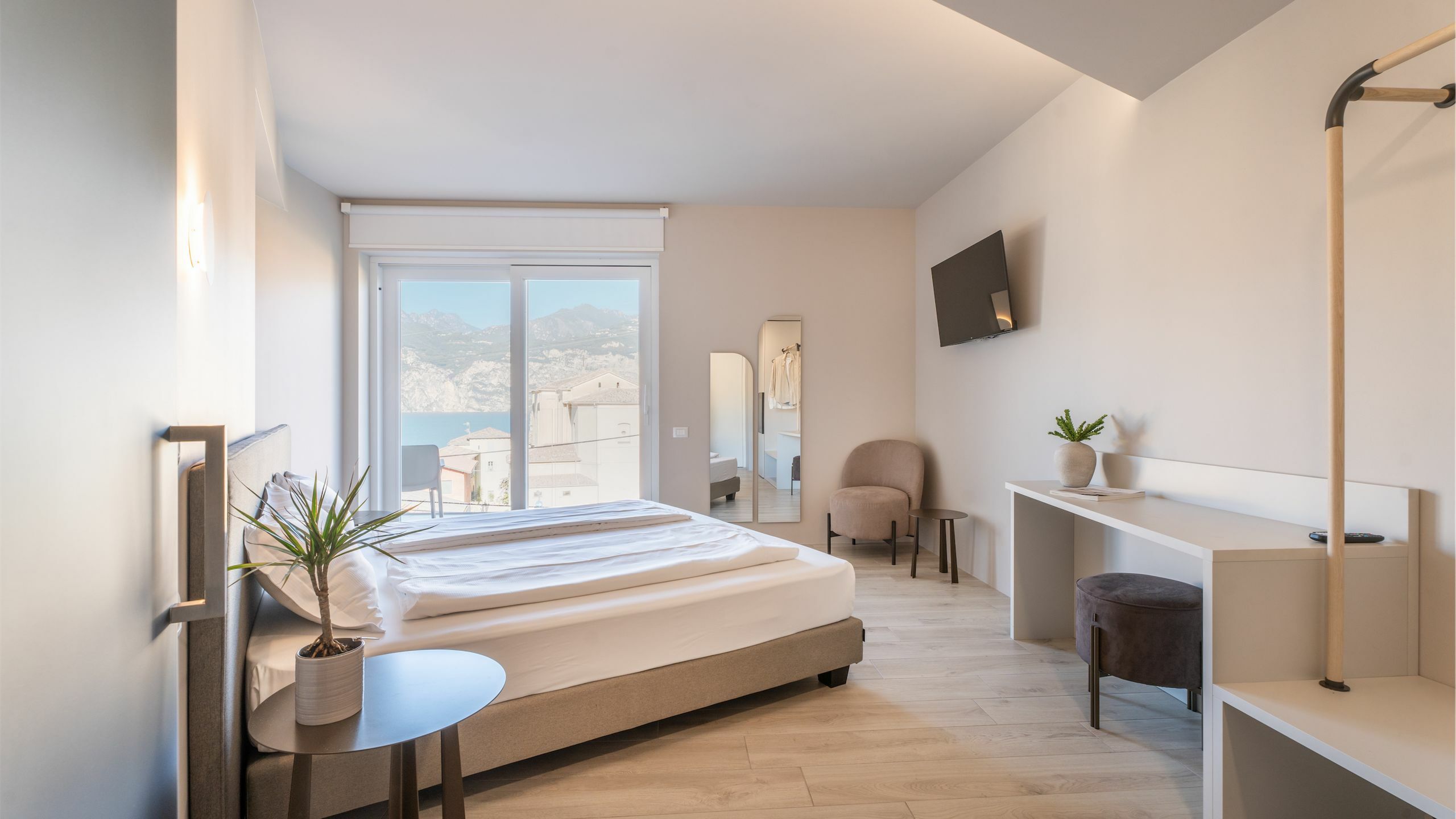 Camera Deluxe con balcone e vista lago - HOTEL DIANA MALCESINE