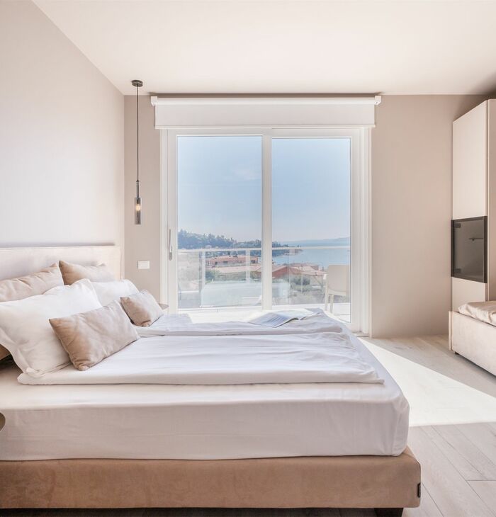 Junior Suite con balcone e vista lago | Spazio e panorama