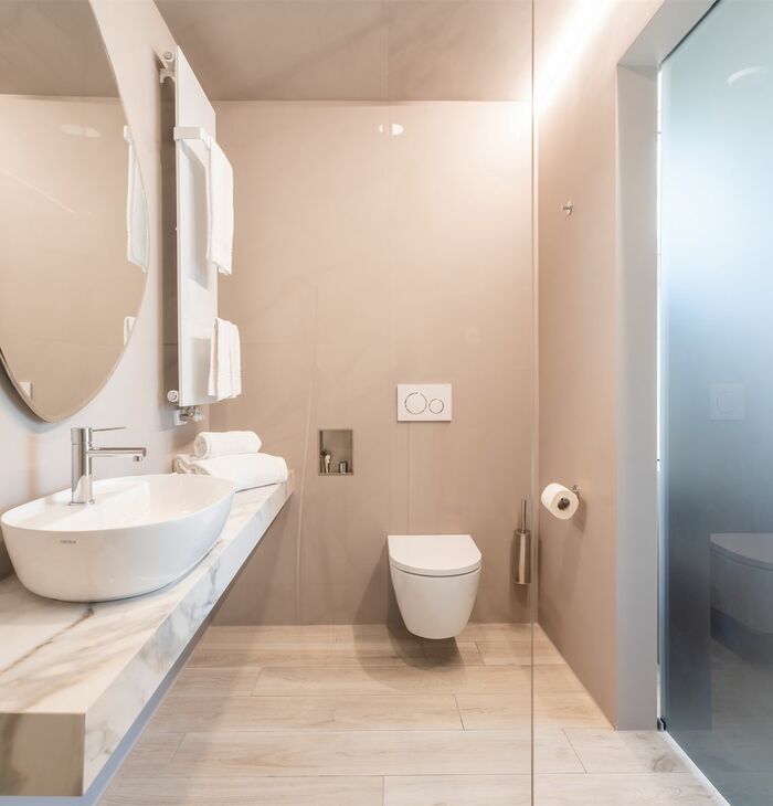 Junior Suite con balcone e vista lago laterale | Luce e prospettiva