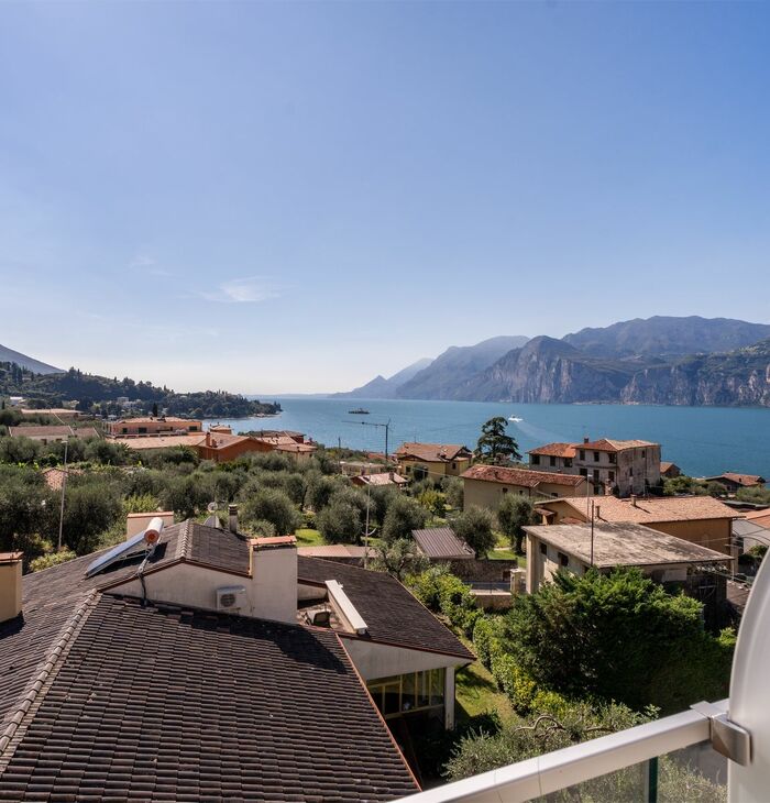 Junior Suite con balcone e vista lago laterale | Luce e prospettiva