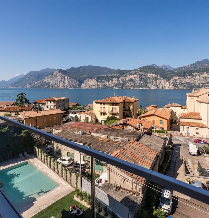 Junior Suite Superior con balcone e vista lago | Eleganza con vista
